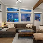 Charming Aurora Apartment I Terrace I Free Parking